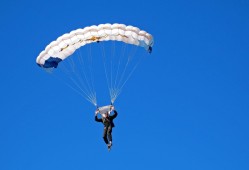 IM体育下载-爱德华兹状态火爆，年终总决赛四强战对阵广州队，山东泰山力争逆转